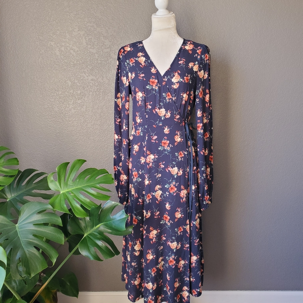 Hem & Thread, size M, Navy blue floral